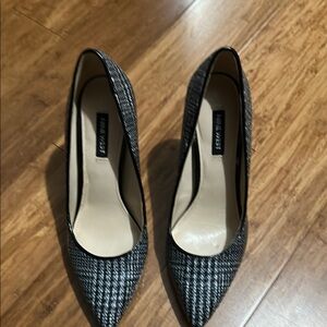 Nine West Black and White Heels with Classic Design